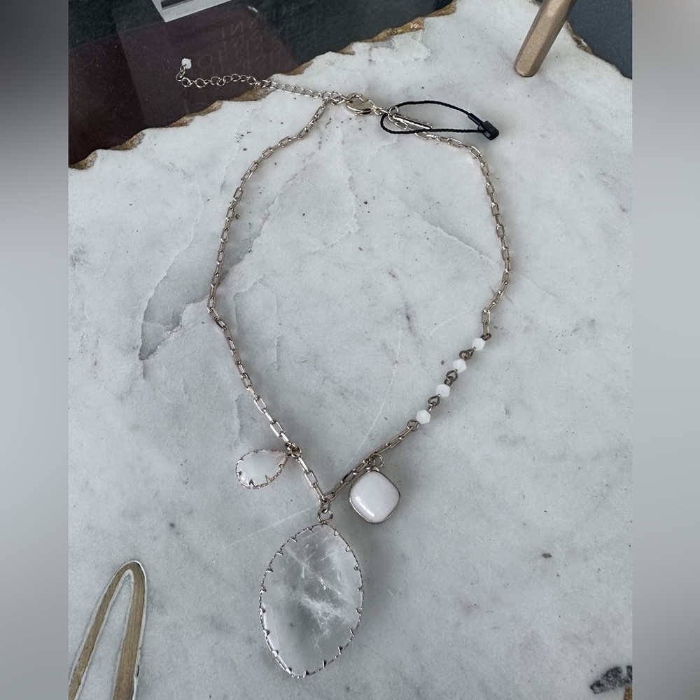 WHBM CHARM
PENDANT NECKLACE‎